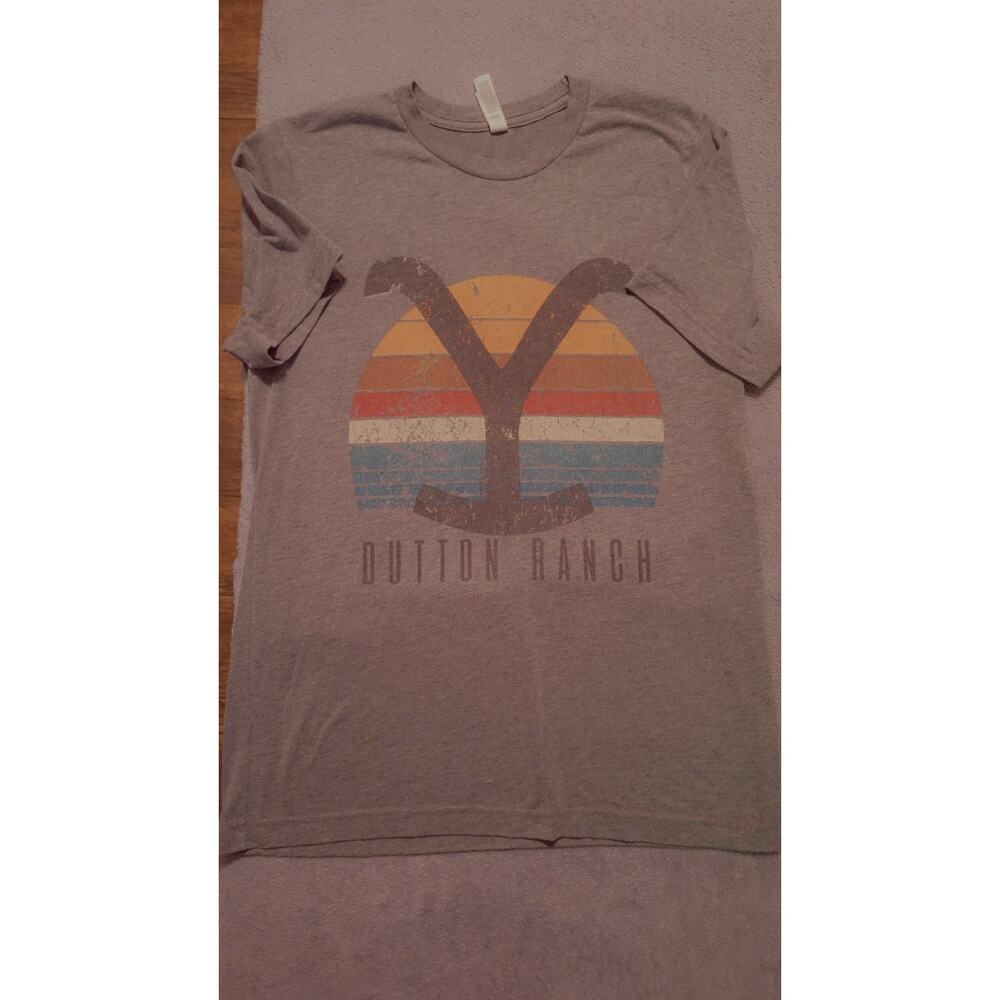Ladies Yellowstone Dutton Ranch Grey Tee Sz Med